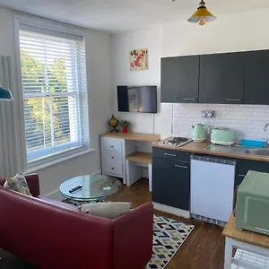https://accommodation-hub-studio-2.cambridgehotelsuk.com